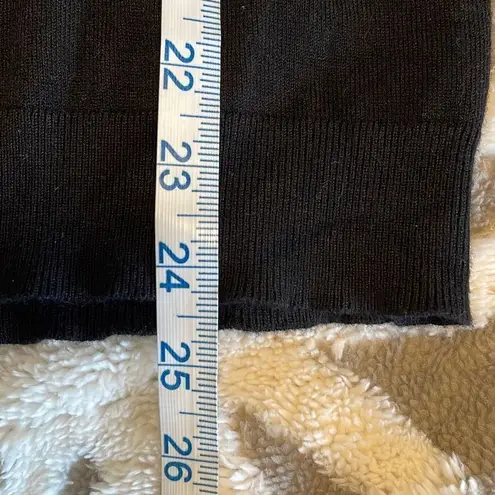 Magnolia Grace Women’s Sweater. Size Small.Black Black