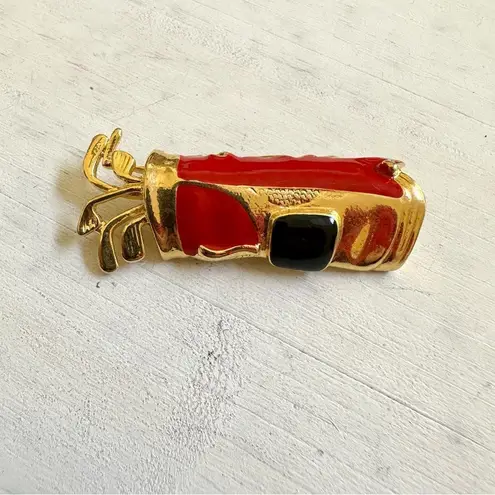 Gold tone red and black Golf bag with clubs pin