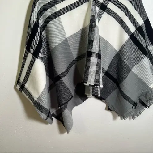 Plaid Blanket Scarf Shawl White Black Gray Fringe One Size
