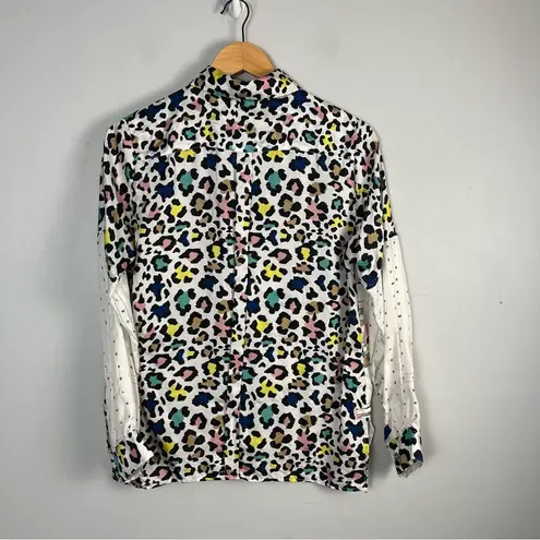 Vilagallo Silk Ski animal print crossword button down blouse size 38 White