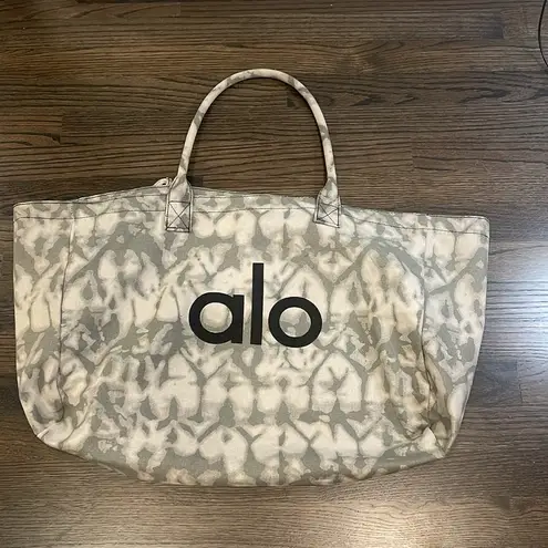 Alo Yoga ALO TOTE BAG and glow system bundle