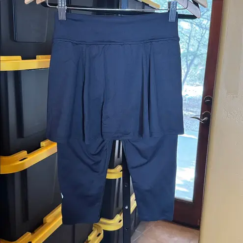 Dona Jo Skirted Capri (Black) Size Small (1) Black