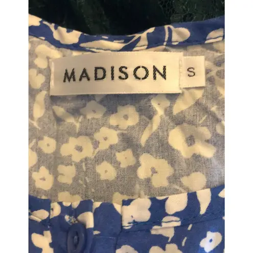 MADISON blue floral maxi dress with short flutter sleeves size small