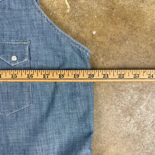 Levi Strauss & CO. Levi's Women's Large Sleeveless Pearl Snap Denim Shirt‎ Cherry Embroidery