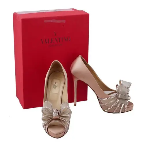 Valentino Garavani Women's Pale Pink Rhinestone-Bow Satin Pump Sz 38