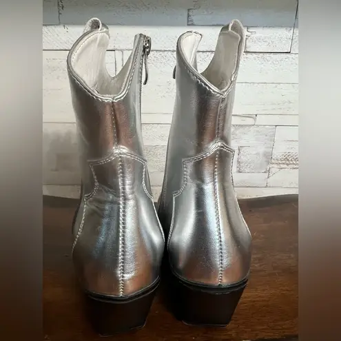London Rag Wales Metallic Western Boots in size 6. New without box Silver