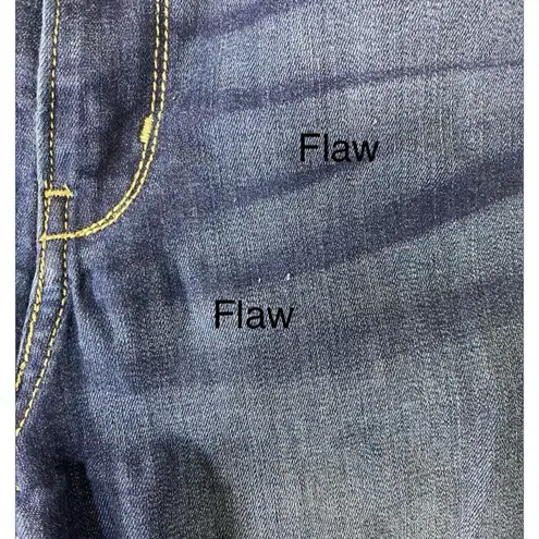 Denizen from Levi's Denizen from Levi’s Women’s 8 Dark washed denim modern skinny Jean shorts