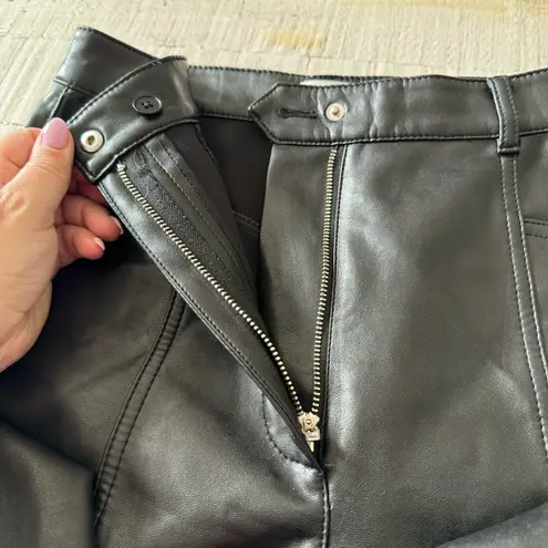 Wilfred Rebel Faux Leather Pants size 6 Aritzia Black Vegan Straight Leg