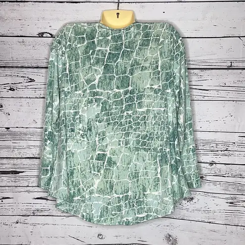 Hemline Alfani Elements NWT Size S Green & White Reptile Print Round Blouse Top