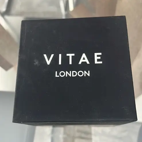 VITAE London Ilesha Black