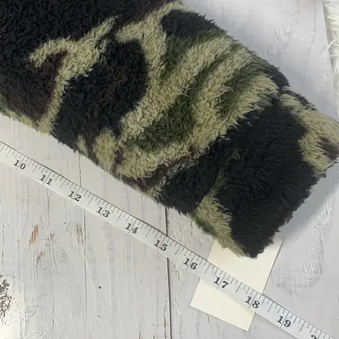 BLANK NYC  Faux Sherpa Teddy Camo jacket Size Small - Image 10