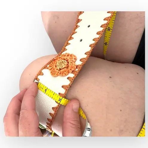 Vintage White Brown Genuine Leather Floral Whipstitch Belt Flowers Applique 90’s