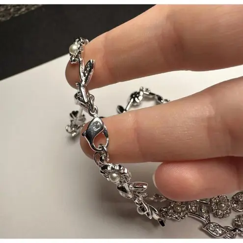 Swavorski Swarovski Crystal (Swan Signed) Crystal & Faux Pearl Flower Silver Tone Necklace