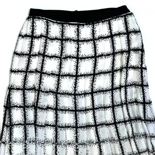 Oscar de la Renta Silk Beaded Black and Cream Check Pleated Skirt Size 8