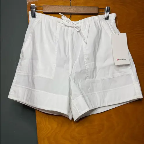 Lululemon  cotton-blend poplin high-rise short 4”
