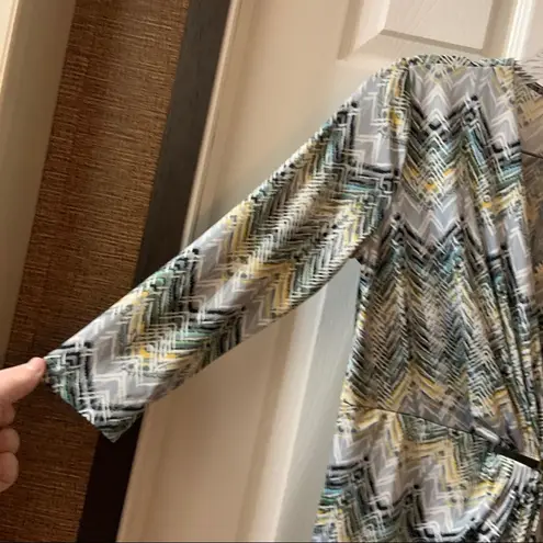 Soho Apparel LTD. Grey Multicolor Chevron V Neck Dress size Small