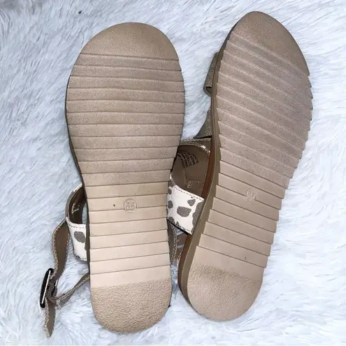 Very G Jayla Tan Cow Print Sandals 6.5 NWOT