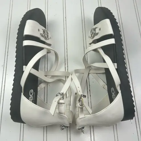 GBG Los Angeles White Strappy Gladiator Sandals Womenโs Size 8.5