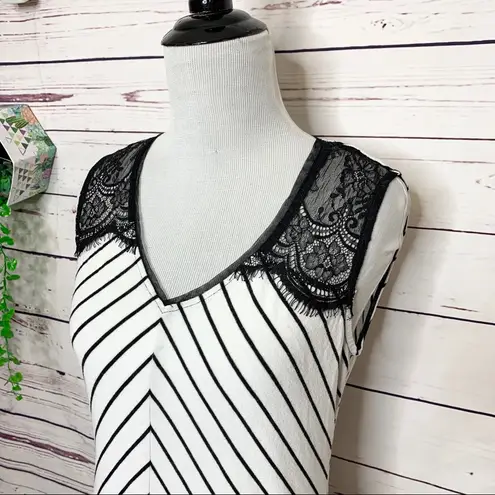 White House | Black Market WHBM Black & White Lace Trim Chevron Stripe Tank Top Size XS