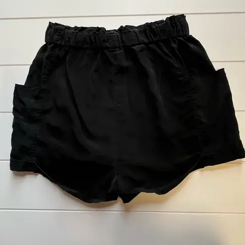 Aritzia Wilfred Silk Pull on black ruffled waist with side pockets size small