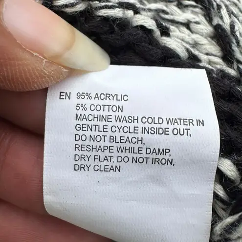 Harper Heritage Striped V-Neck Salt & Pepper Sweater Size S