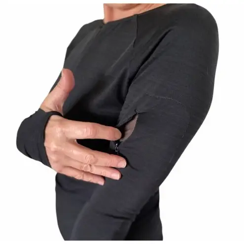 Athleta  Sports Top Black Body Hugging Long Sleeve Many Pockets & Thumb Holes