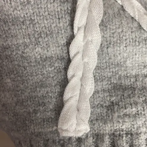 Line and Dot braid decorated chunky grey sweater size M