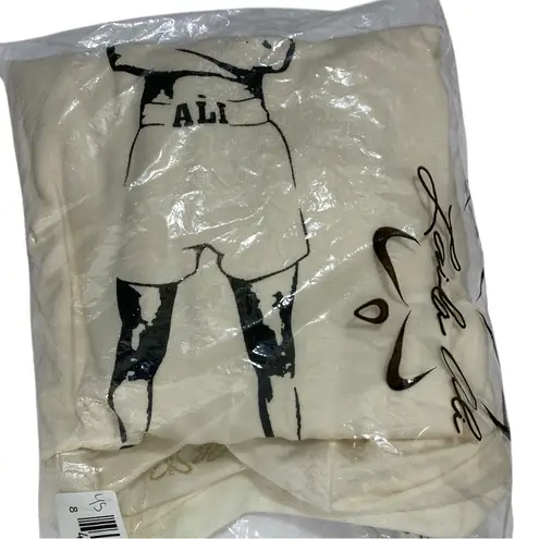 Laila Ali Women’s M Cream Graphic Tee Empowerment Boxer Power Stance Black Size M