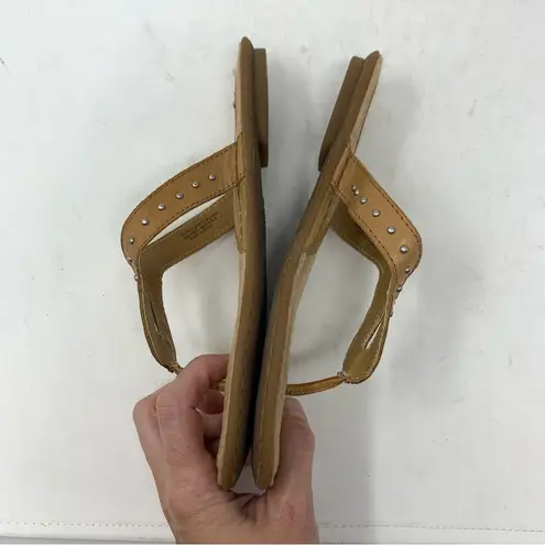 BOC Born Concept Tan Leather Thong T Strap Sandals Size 8 BC2492