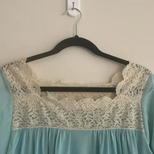 Vintage Blue and Cream Lace 1/2 Sleeve Nightgown Chemise Lingerie Dressing Gown