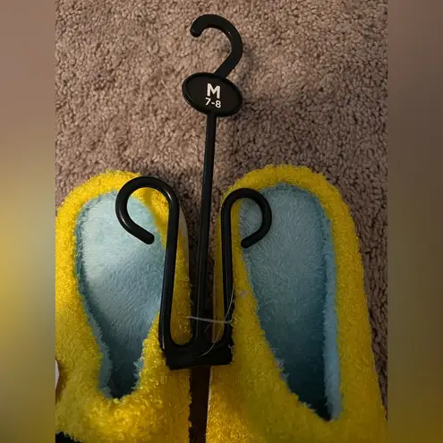 Yellow Smiley Face Cozy Slippers – Fuzzy Indoor Slip