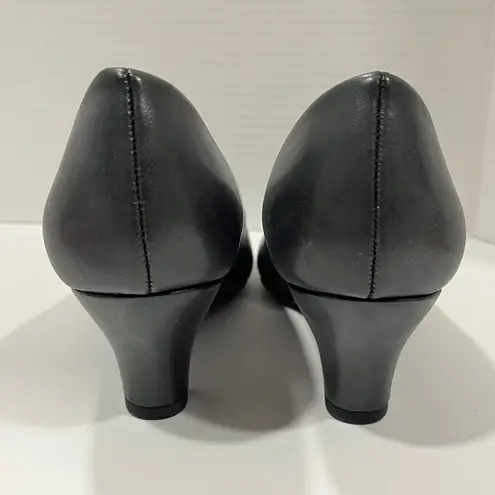 Easy Street Womens Fabulous Cone Heel Pumps. 7.5 M
