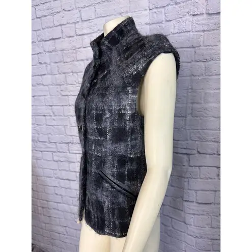 Anne Klein Anne, Klein Wool & Moher blend vest, high neck & cap sleeves black white size 10