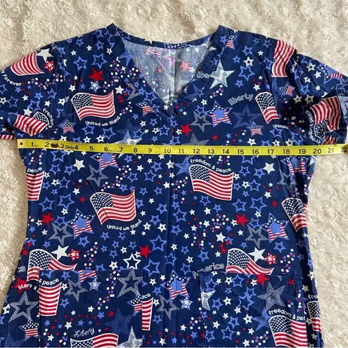 Peaches Scrubs Patriotic Flags Stars Print 2 Pocket V