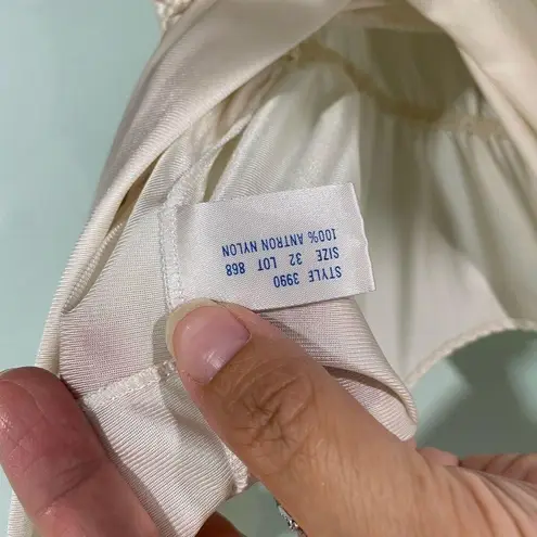 Vtg Wonder Maid Cream Satin Sweetheart Neckline Bodysuit Size 32 Union USA Made