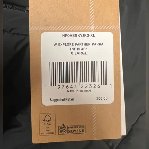 The North Face  $300 EXPLORE FARTHER PARKA
Black Jacket Puffer Coat