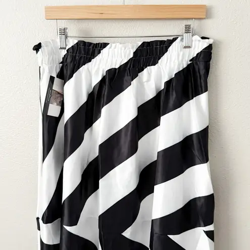 TWICE CHIC BOUTIQUE | Black White Ball Skirt Elastic Waist Pull On | Size XXL