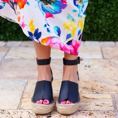 Catherine Malandrino ✨HP✨Chapsy Espadrille Wedge Sandal✨