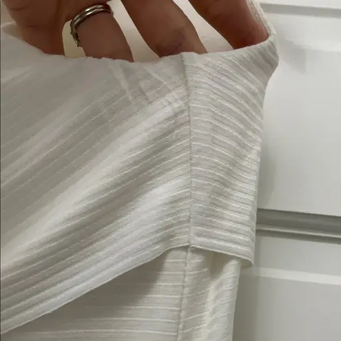 Bailey44 Bailey / 44 White Fitted Asymmetrical Layered Sleeveless Blouse - Size Medium