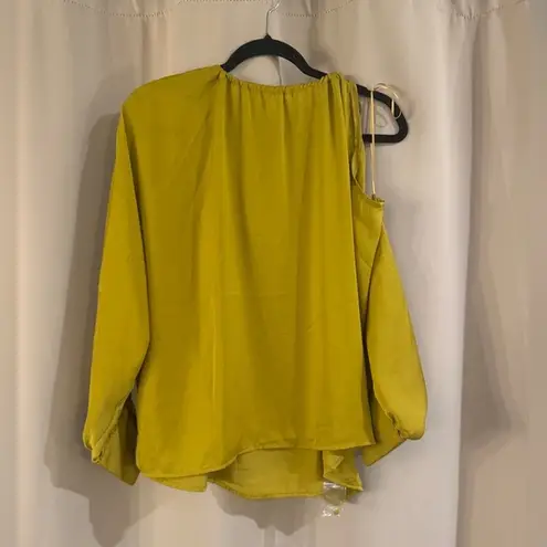 Glam Women's NWT Glow Green Blouse