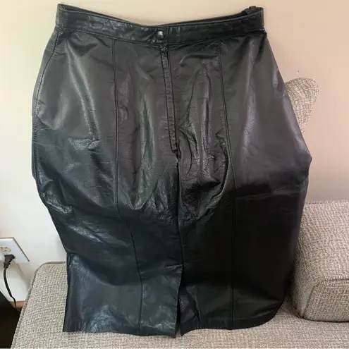 Vintage 26 inch Women’s Black Leather Skirt by Dana Brooke Size 6 (today’s 4?)