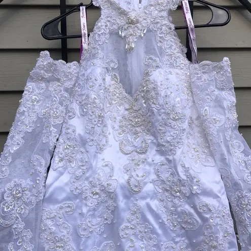 Forever yours White Lace Dress Pearl Details high choker neck cold shoulder Size 6