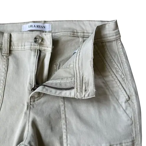 Lila Ryan cream colored flat front khaki cuffed cropped stretchy pants size 4