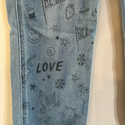 Hollister  Ultra High Rise Mom Jean size 24 Doodle design