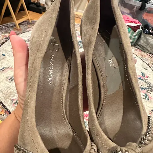 B. Makowsky Karly Taupe Gray Suede Leather Heels Chain Detail Pointed Shoes 6.5