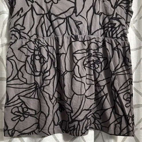 Daisy Fuentes  Gray Floral Blouse