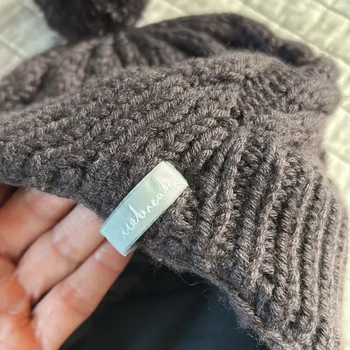 Icebreaker, New Zealand Merino wool large, unisex, cable knit, pom