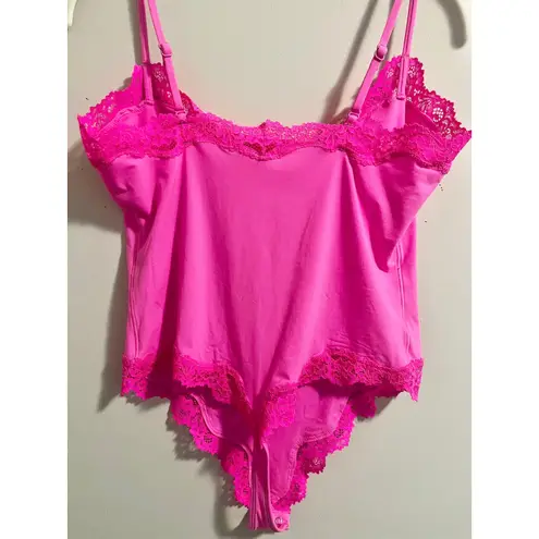 SKIMS Fits Everybody Lace Cami Bodysuit in Neon Orchid - Pink Size L
