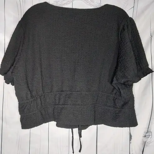 H&M  Divided Crinkle Tie Front Cropped Short Sleeve Top