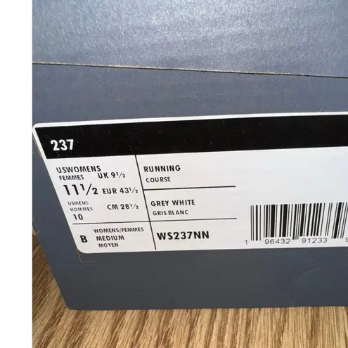 New Balance Women’s 11.5/ men’s 10  237